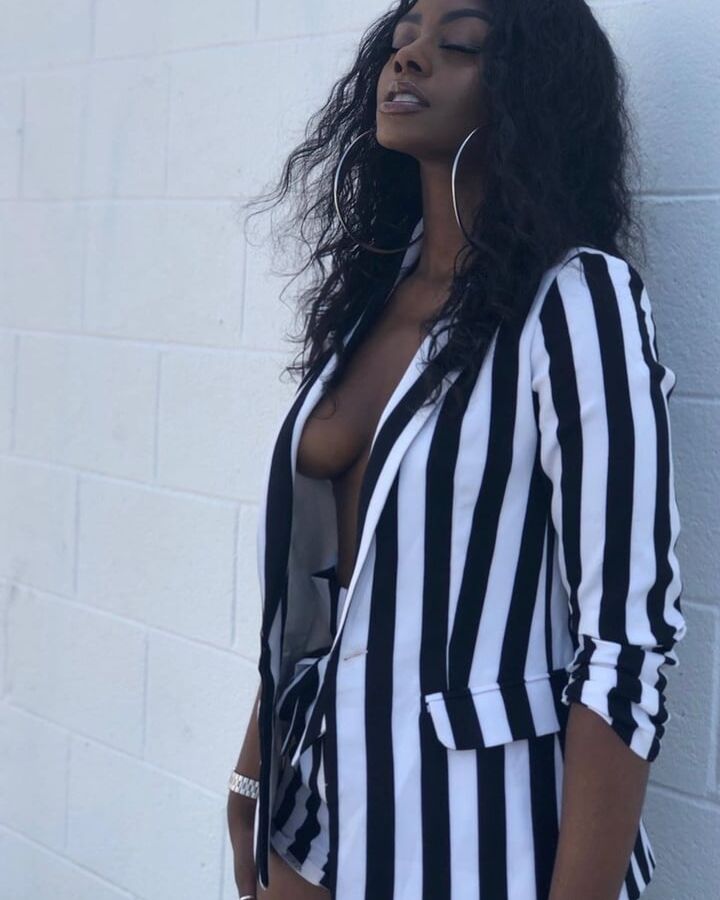AJ L