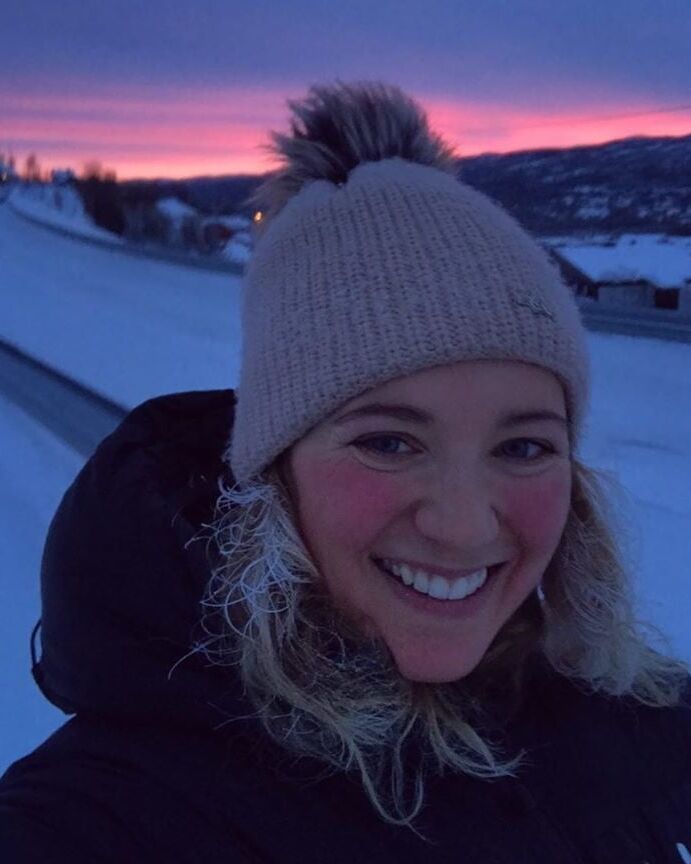 Skiing Girls