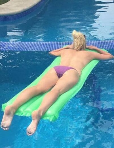 Blondes from behind