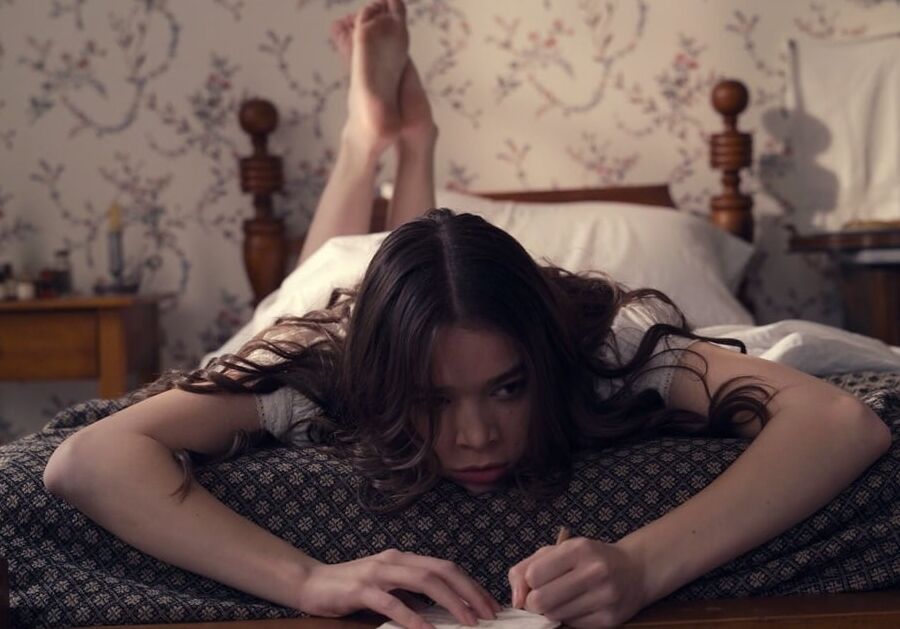 Hailee Steinfeld feet