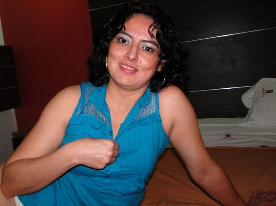 Milf puta traiciona a su marido