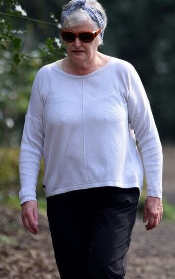 Mature ladies braless cleavage pokies