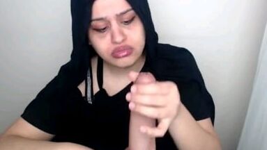 La tunisina musulmana succhia il mio uccellone duro