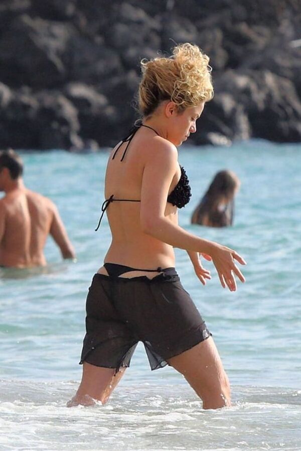 Shakira&;s thongs
