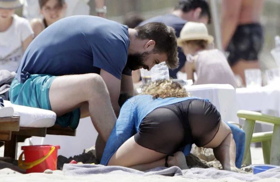 Shakira&;s thongs
