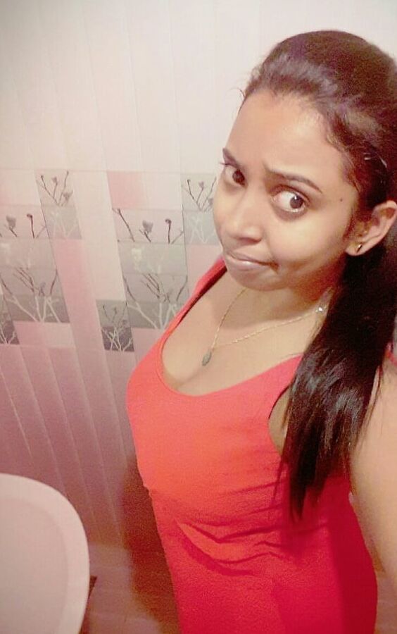Hot srilankan girl nude selfies in bathroom