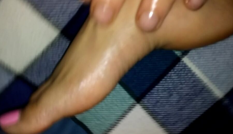 Sunbath for wife&;s oily feet