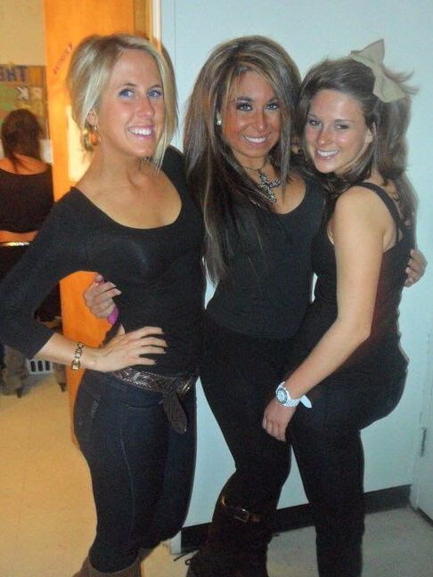 HOT New York Sisters And Mom