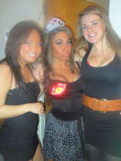 HOT New York Sisters And Mom