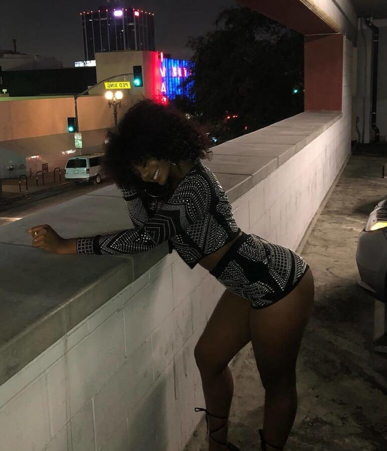 AJ L