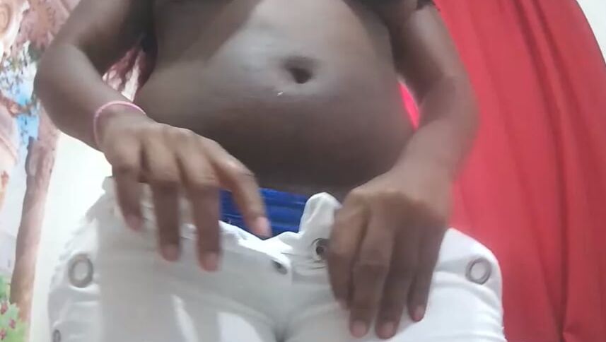 More sexy bellies and then some