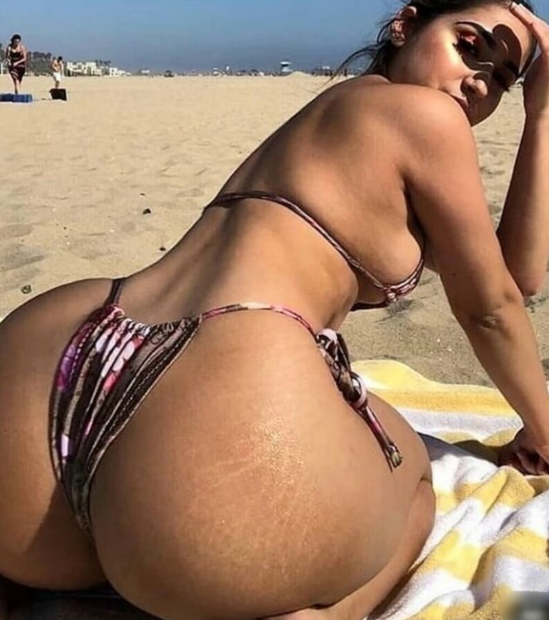 Kneeling wide-hipped ladies