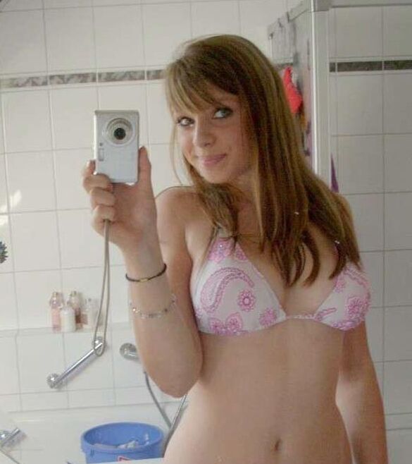 Indian girl Deepthi nude photos
