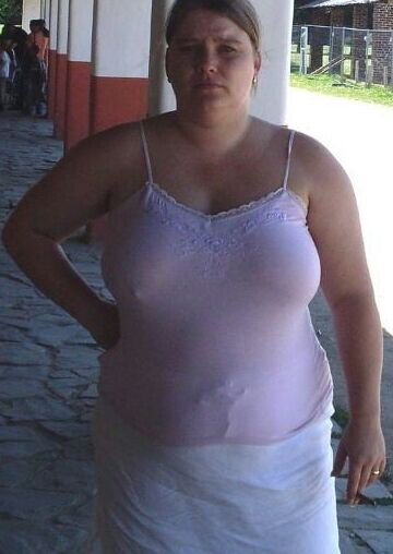 Mature ladies braless cleavage pokies