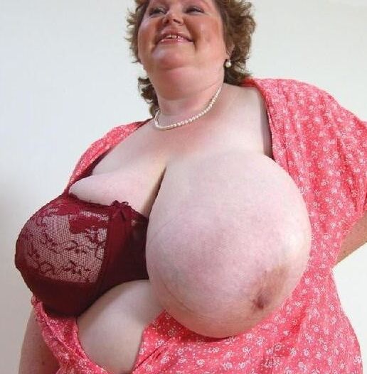 Bbw mix (One tit out)