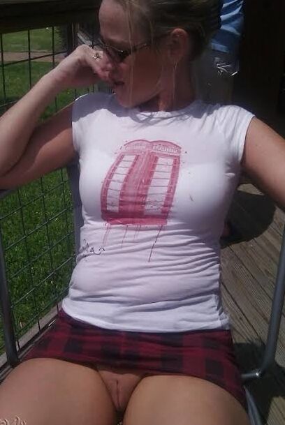 Short Skirts and Upskirt