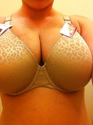 Stunning mum has tits to go round