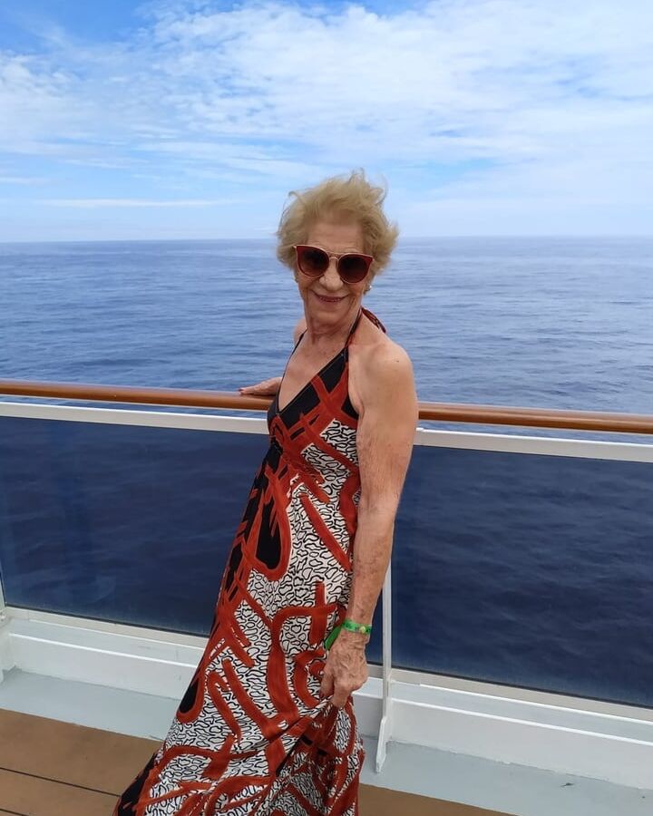 Sexy gilf at