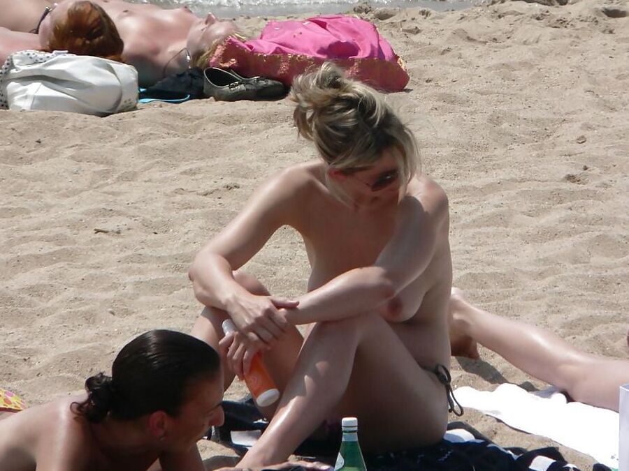 Blond Milf Changing on the Beach for Topless Lovers