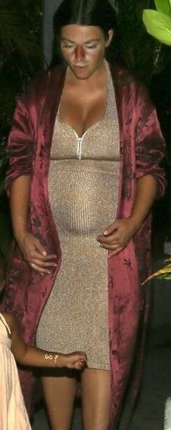 Sexy Pregnant Celebrity Model Marisa Kardashian