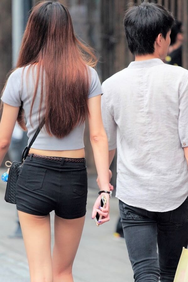 Voyeur: Chinese skinny bums in shorts....