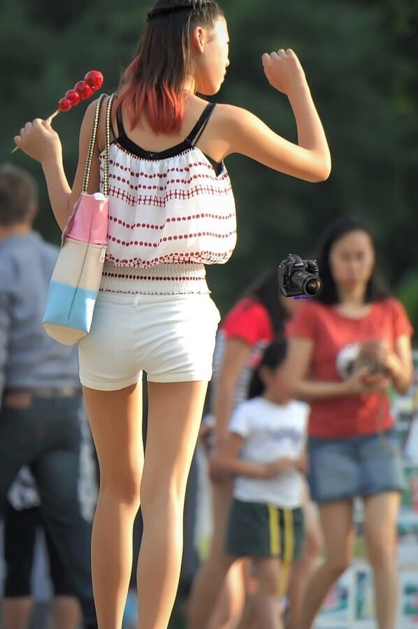 Voyeur: Chinese skinny bums in shorts....