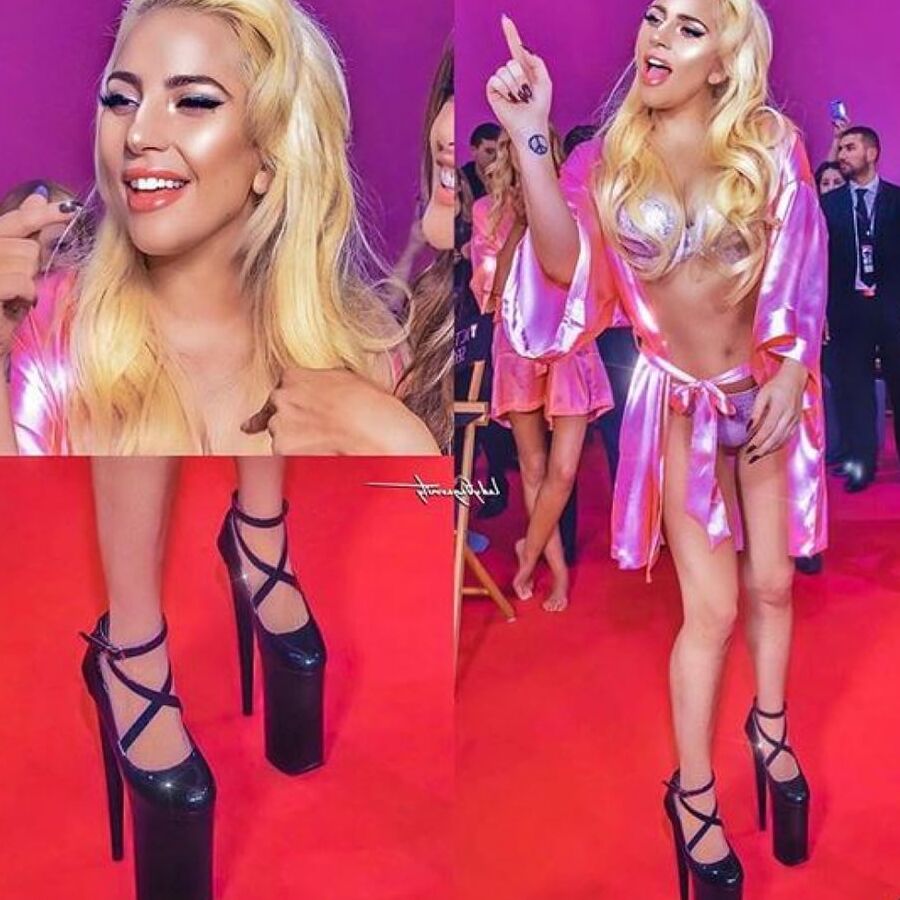 Famous pretty legs in sexy feetwear