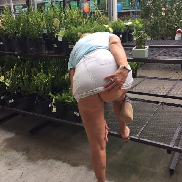 Wives in Daisy Dukes!