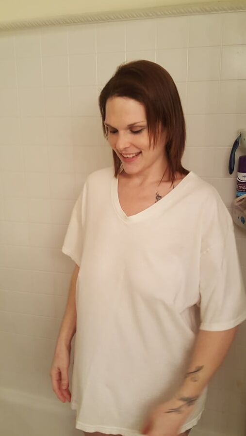 Sarah Knight wet t
