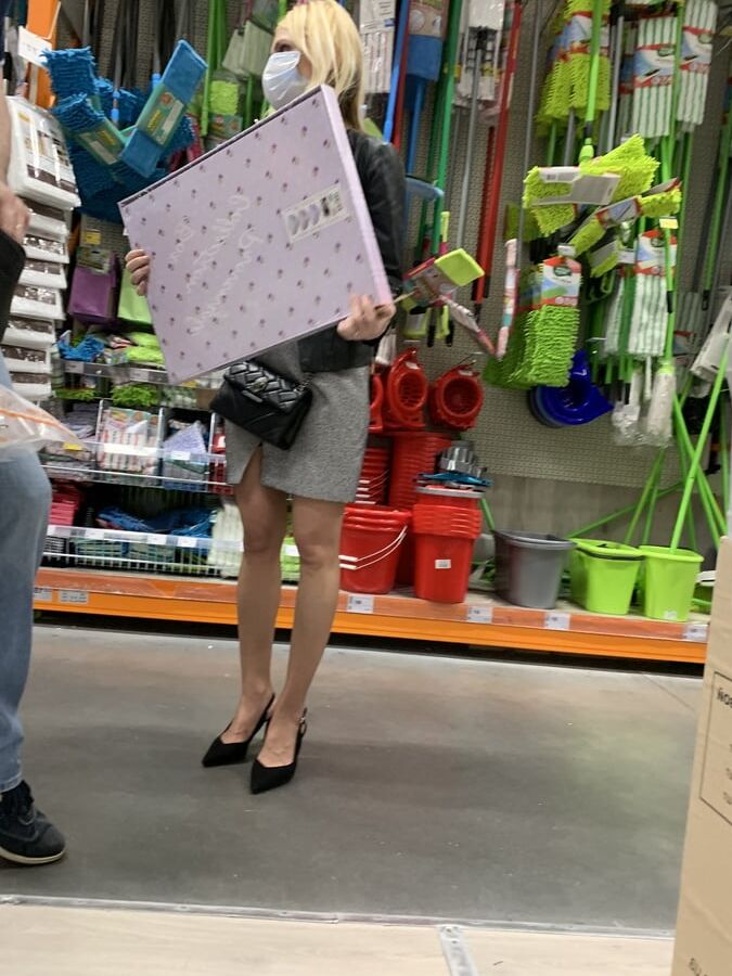 Upskirt business lady. Milf mature upskirt.