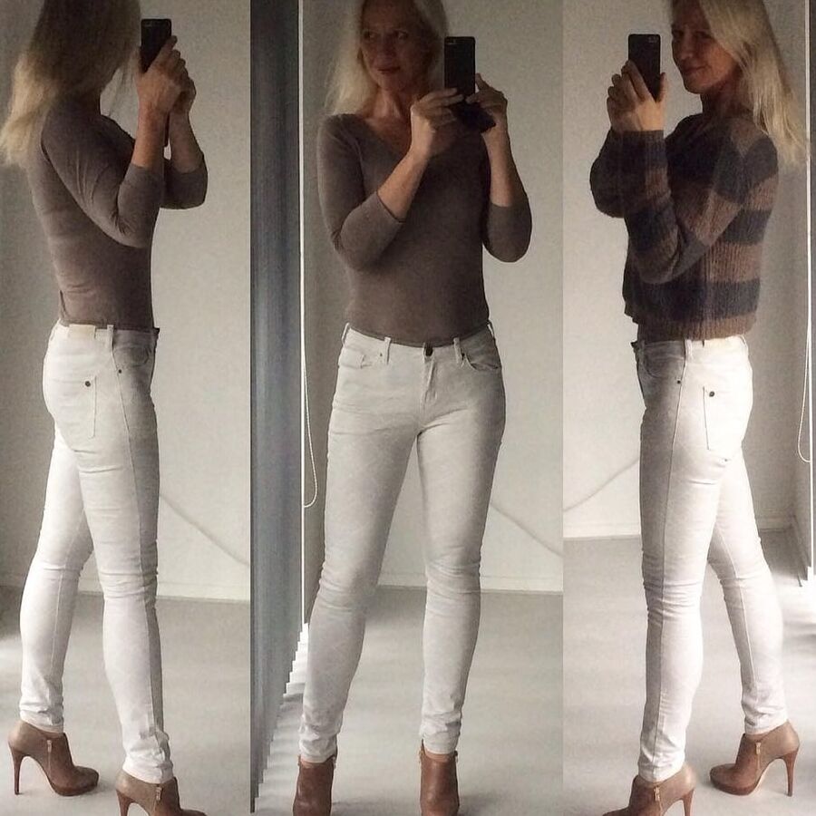 Insta Milf D in Heels