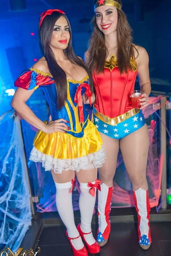 Club cleavage latinas
