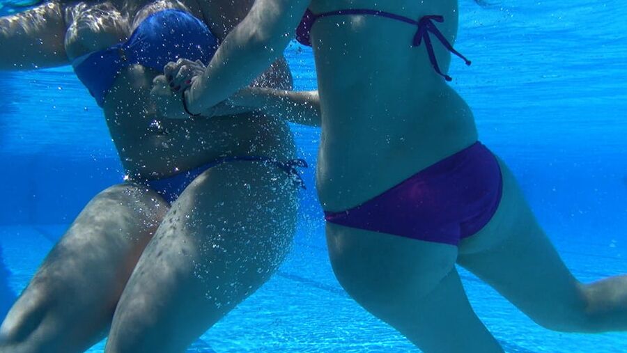 underwater bitches playing