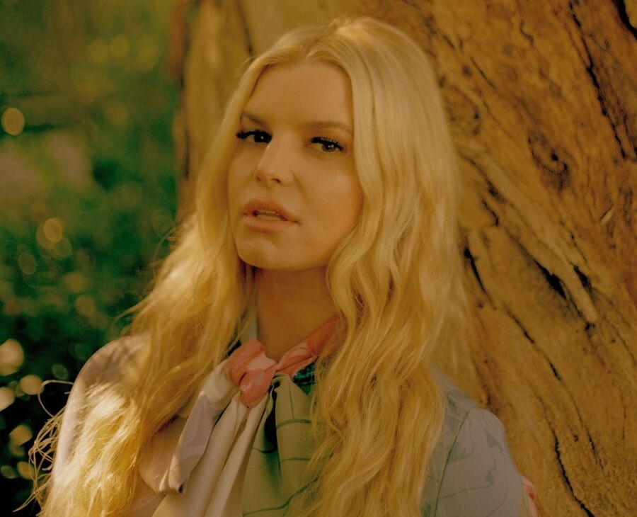 Celeb wanking slut Jessica Simpson...such a spermtarget