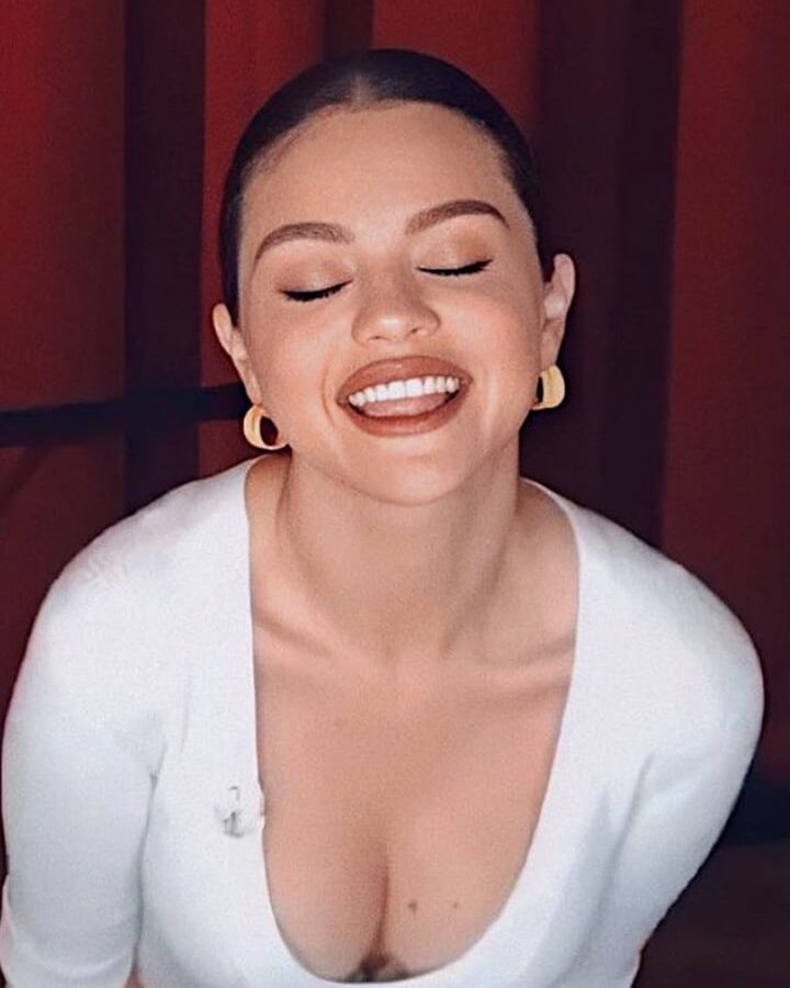Sexy Selena