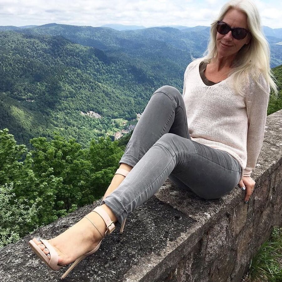 Insta Milf D in Heels