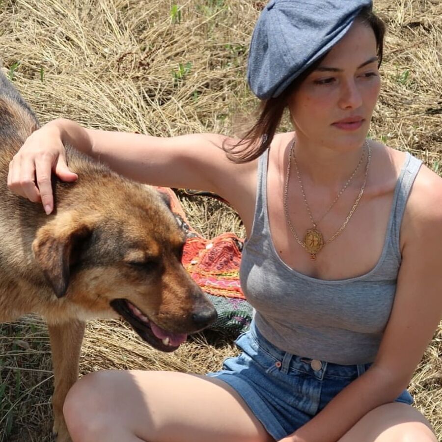 Gulper Ozdemir Sexy Turkish Celebrity Women