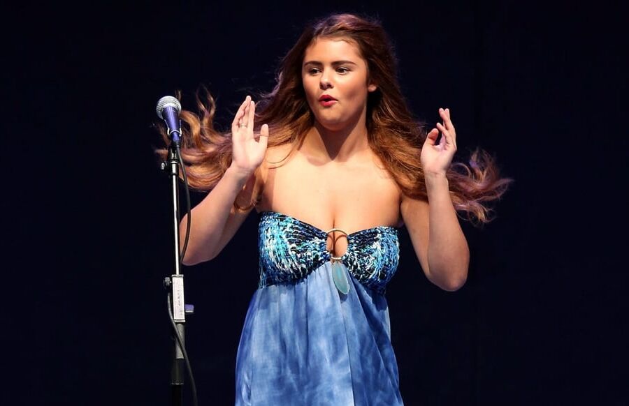 Jacquie Lee&;s Sexy Boobage