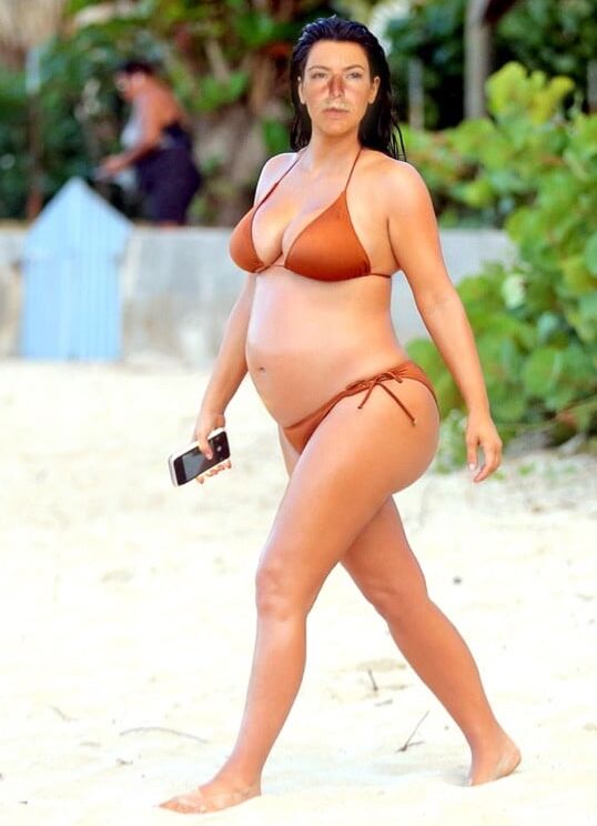 Sexy Pregnant Celebrity Model Marisa Kardashian