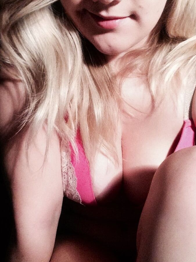 Smiley blondie