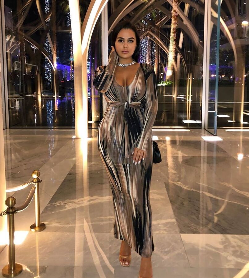 Rich Paki Slut Sexy Body From London