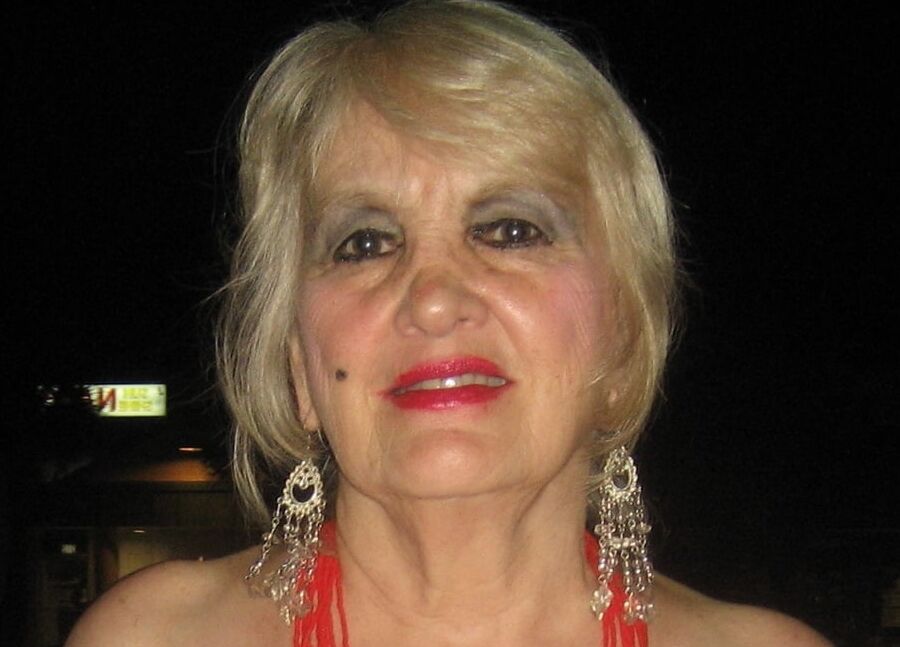 BUSTY BLONDE GRANNY