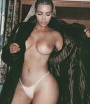 Celeb Sunday Kim K Selfies