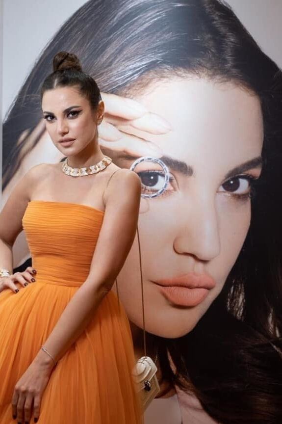 Egyptian Rool Very Hot Model Fover
