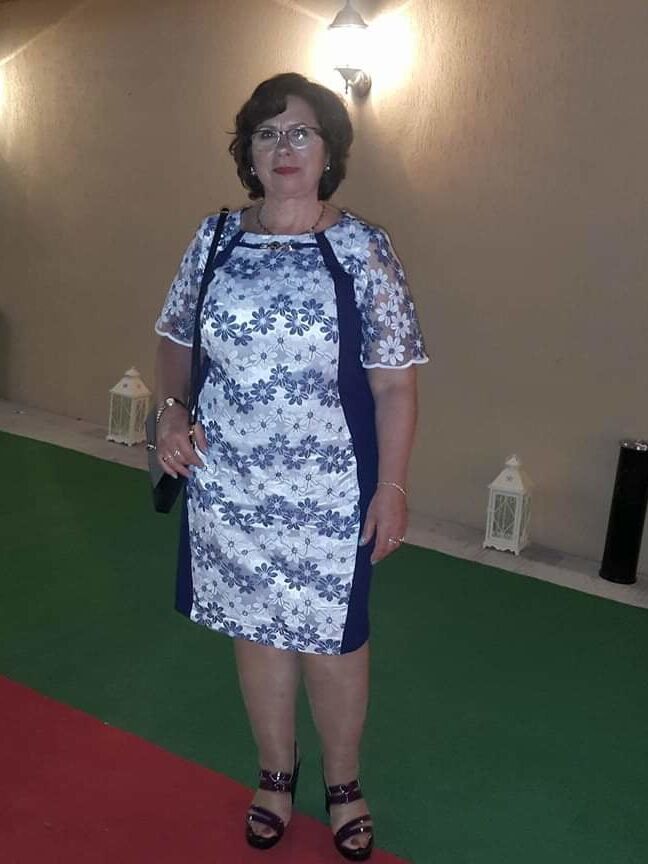 Mature and granny In flesh-colored stockings
