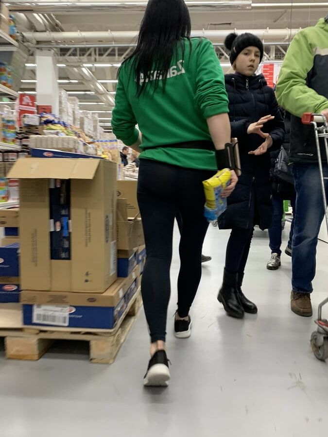 Sugar ass in leggings