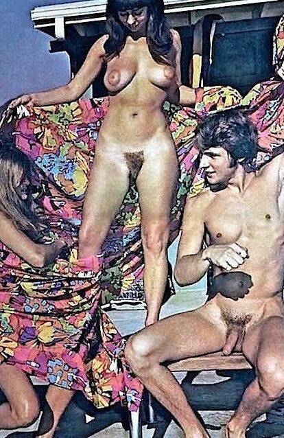 Naked Vintage Girls