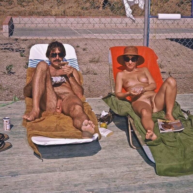 Naked Vintage Girls