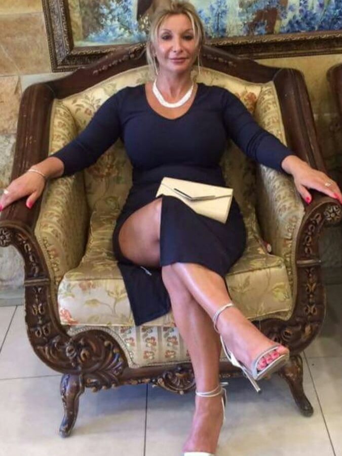 MATURE WOMEN