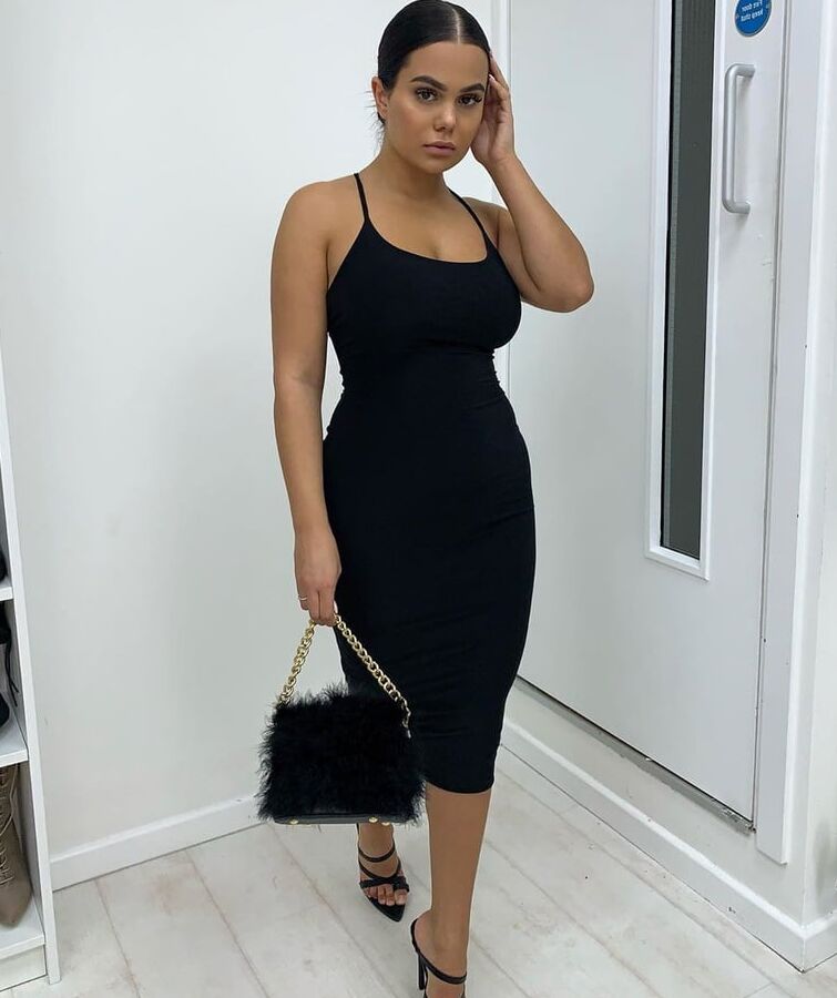 Rich Paki Slut Sexy Body From London